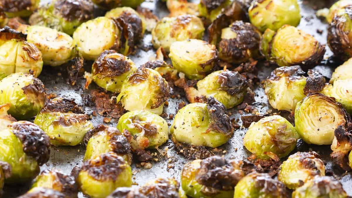 Master Crispy Roasted Brussel Sprouts: Easy Weeknight Recipe